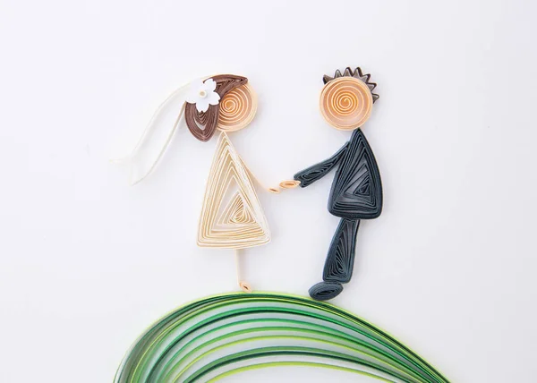 一对浪漫的新婚夫妇手工制作的纸张填充技术 结婚的概念 新郎和新娘 — 图库照片
