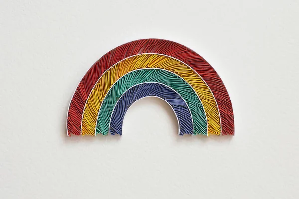 Arcobaleno Carta Colorato Sfondo Bianco Realizzato Mano Con Tecnica Quilling — Foto Stock