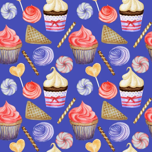 Бесшовный рисунок акварели. Красно-голубые сладкие десерты со сливками и печеньем, вафлями, тортом, кексами, ягодами. Ручной рисунок вкусной еды на синем фоне. Концепция текстуры ткани — стоковое фото