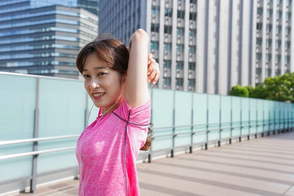 Retrato Mujer Asiática Deportiva Ejercitándose Ciudad — Foto de Stock