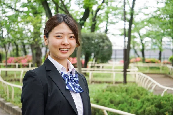 Porträt Einer Asiatischen Geschäftsfrau Park — Stockfoto