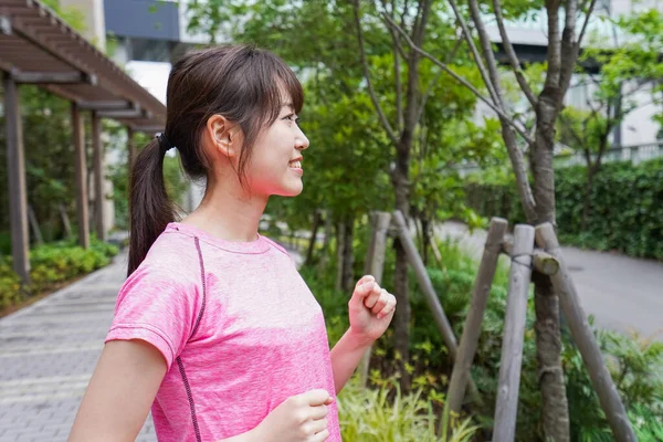 Retrato Mujer Asiática Deportista Corriendo Parque Verano —  Fotos de Stock