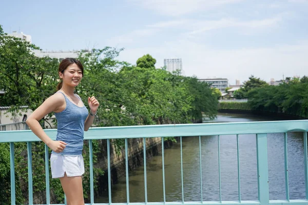 Retrato Mujer Asiática Deportista Corriendo Parque Verano — Foto de Stock
