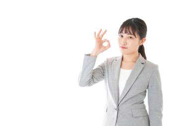 Asyalı iş kadını beyaz arka planda izole edilmiş