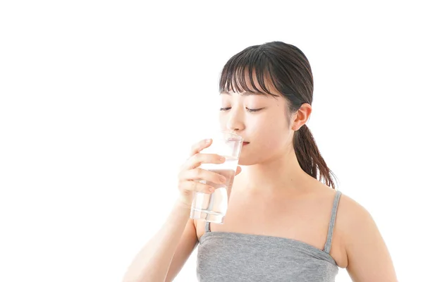 Porträt Einer Jungen Frau Die Wasser Trinkt Isoliert Auf Weißem — Stockfoto