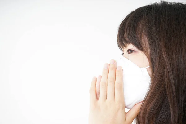 Jong Aziatisch Vrouw Met Gezicht Masker — Stockfoto