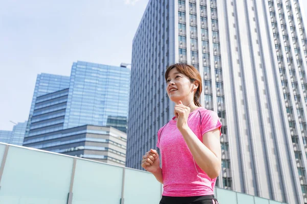 Retrato Mujer Asiática Deportista Corriendo Ciudad —  Fotos de Stock