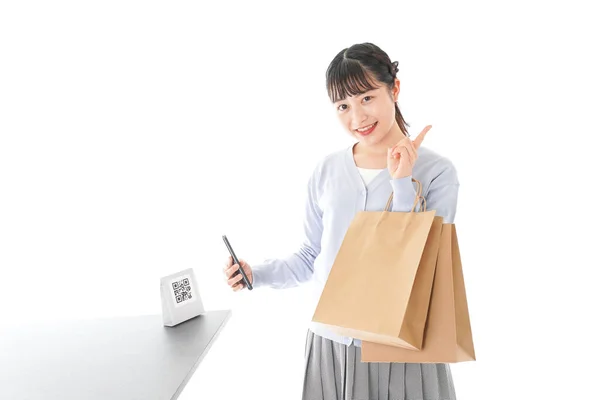 Glücklich Asiatische Frau Mit Einkaufstaschen Isoliert Auf Weißem Hintergrund — Stockfoto