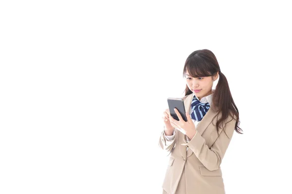 Beyaz Arka Planda Izole Edilmiş Cep Telefonu Kullanan Asyalı Kadını — Stok fotoğraf