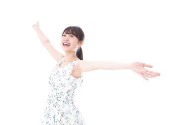 Beyaz arka planda izole edilmiş güzel bir Asyalı kadının portresi.