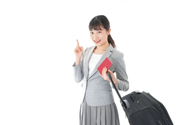 Asiatische Junge Frau Mit Koffer Und Reisepass Isoliert Auf Weißem — Stockfoto