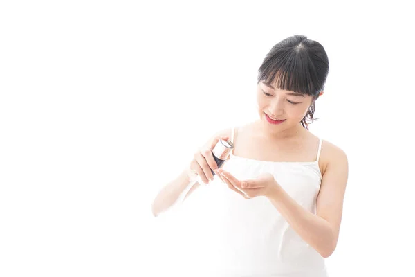 Junge Frau Trägt Feuchtigkeitscreme Auf Ihre Haut Isoliert Auf Weißem — Stockfoto