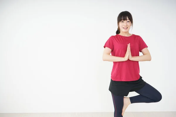 Retrato Deportivo Asiático Mujer Estiramiento Casa — Foto de Stock