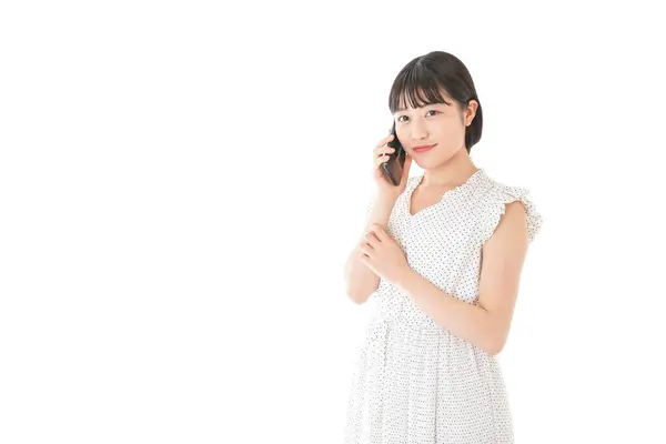 Mujer Joven Usando Teléfono Móvil — Foto de Stock