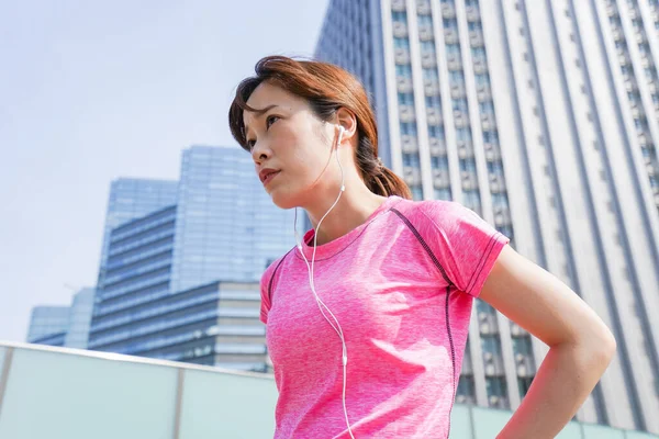 Retrato Mujer Asiática Deportista Corriendo Ciudad —  Fotos de Stock