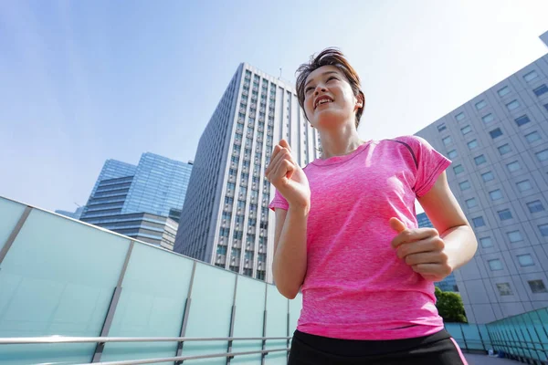 Retrato Mujer Asiática Deportista Corriendo Ciudad —  Fotos de Stock