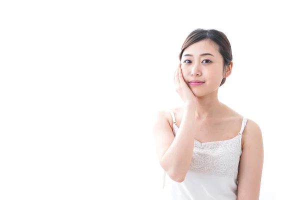 Retrato Mujer Joven Asiática Tocando Cara Aislada Sobre Fondo Blanco — Foto de Stock