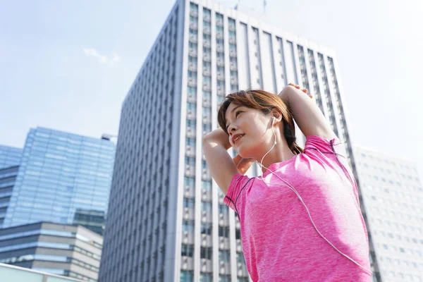 Retrato Mulher Asiática Desportiva Exercitando Cidade — Fotografia de Stock