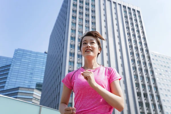 Retrato Mujer Asiática Deportista Corriendo Ciudad —  Fotos de Stock