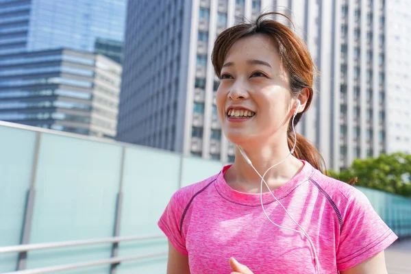 Retrato Mujer Asiática Deportista Corriendo Ciudad —  Fotos de Stock