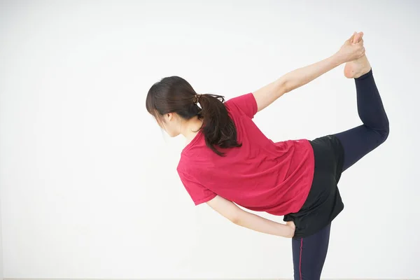 Ritratto Sporty Asiatico Donna Stretching Casa — Foto Stock