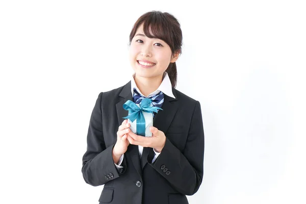 Retrato Asiático Jovem Empresária Segurando Embrulhado Caixa Presente Com Fita — Fotografia de Stock