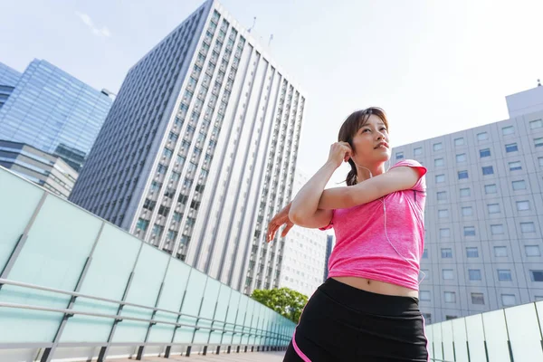 Retrato Mujer Asiática Deportiva Ejercitándose Ciudad —  Fotos de Stock