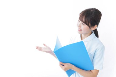 Dosyası beyaz arka planda izole edilmiş Asyalı iş kadını