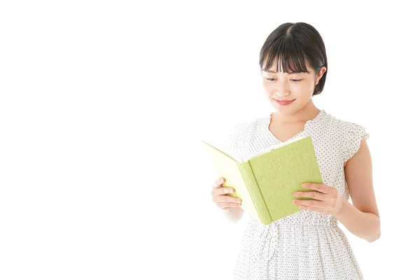 Retrato Mujer Joven Asiática Leyendo Libro Aislado Sobre Fondo Blanco — Foto de Stock