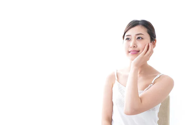 Porträtt Asiatisk Ung Kvinna Röra Ansiktet Isolerad Vit Bakgrund — Stockfoto