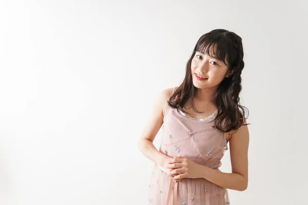 Retrato Mujer Joven Asiática Vestido Rosa Aislado Sobre Fondo Blanco — Foto de Stock