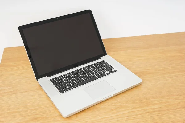 Laptop Mesa Madeira Com Espaço Cópia — Fotografia de Stock