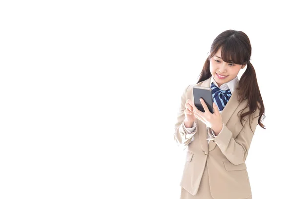 Beyaz Arka Planda Izole Edilmiş Cep Telefonu Kullanan Asyalı Kadını — Stok fotoğraf