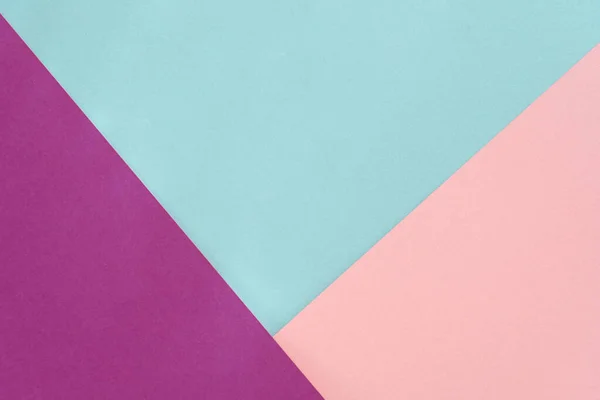 Pembe mavi menekşe arka plan. Geometrik şekiller, şekiller. Soyut geometrik düz kompozisyon. Tek renkli karton üzerinde boş boşluk