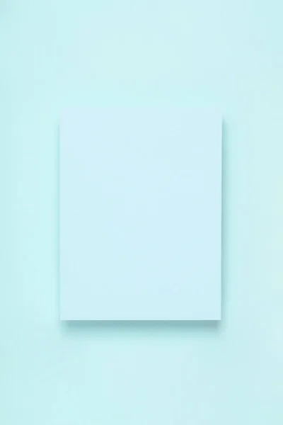 Minimal frame geometric composition mock up. Blank sheet of pastel postcard on delicate blue background. Template design invitation card. Top view, flat lay, copy space. Vertical orientation. — ストック写真