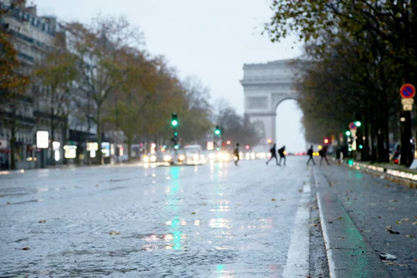 Arco triunfal em Paris sobre a natureza urbana aberta — Fotografia de Stock