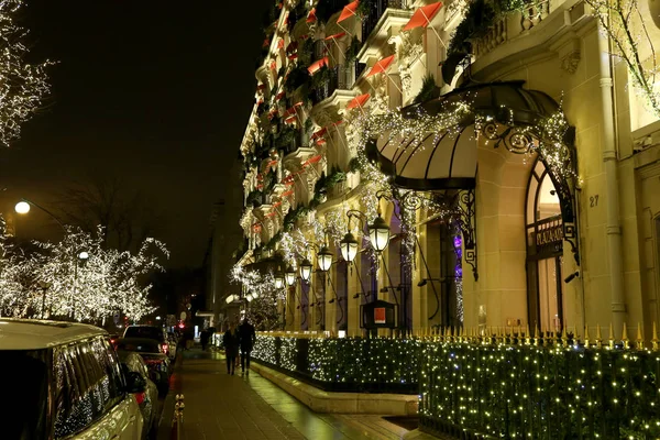 House in street on open urban nature of dark night — 스톡 사진