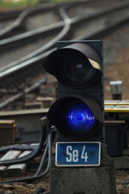 Mavi tren trafik ışığı