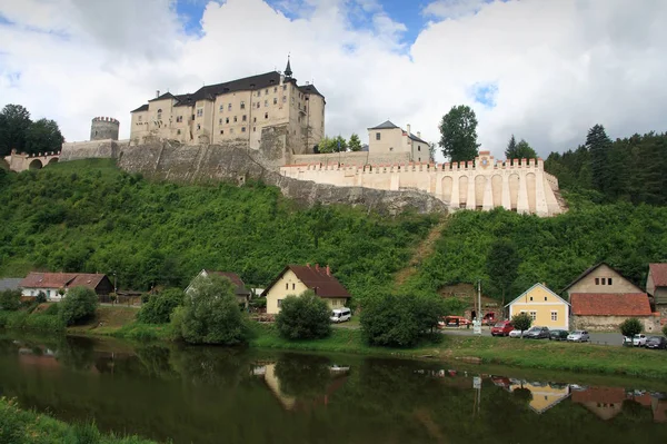 Cesky Sternberk Castillo Gótico Medieval Situado Lado Oeste Del Río Imagen De Stock