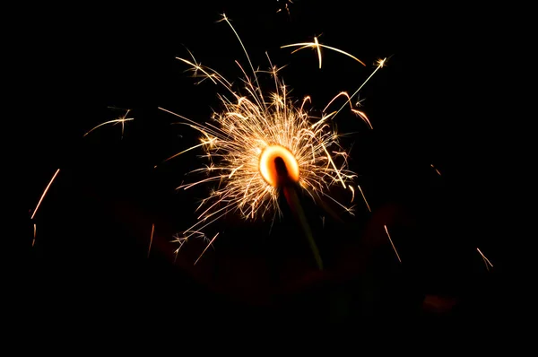 Fogos de artifício do festival em fundos pretos, tipo amarelo Fogos de artifício, bea — Fotografia de Stock