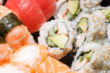 Suşi makro çekim ayarlayın. Japon yemekleri