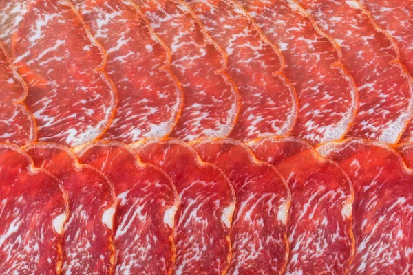 Kurutulmuş jambon lomo--dan belgili tanımlık doğurmak Pata Negra domuz. İspanyol yemekleri. İnce parçalar yukarıdan mermer et. Arka plan gıda kırmızı renk