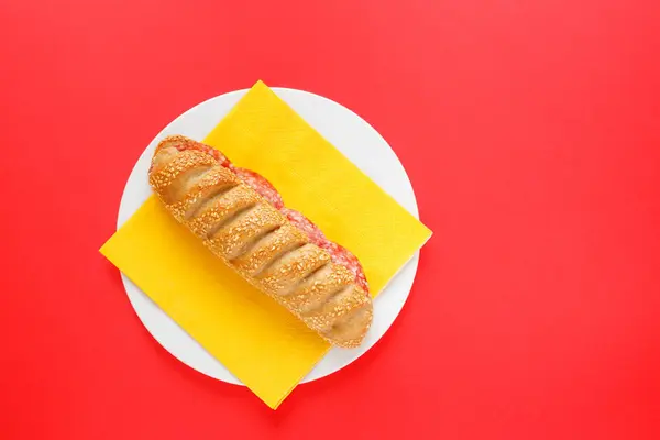 One sandwich of French baguette on a bright background. Food top view of a color image. Food in the style of art — Stock Photo, Image