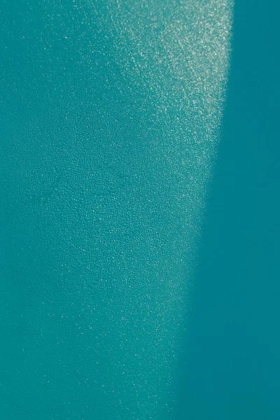 Doğal soyut doku çatlaklar ve çizikler ile arka plan renkli. Eski boya su ve saate göre yok. Parlak renkli yüzey.