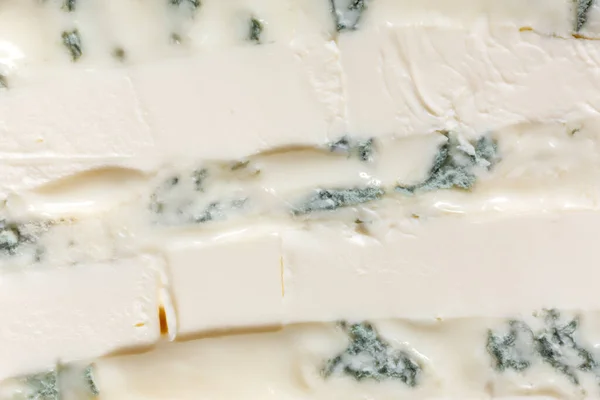 果仁佐拉乳酪和睫毛膏的混合物 浅色背景的乳制品 — 图库照片
