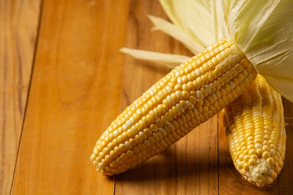 Sweet Corn Placed Wooden Floor — Stockfoto