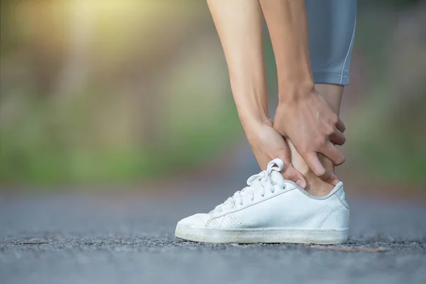 Dolor Muscular Mujer Durante Entrenamiento — Foto de Stock