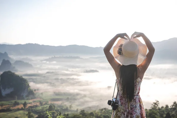 Women Show Heart Shaped Gestures Viewpoint Mountai — стоковое фото