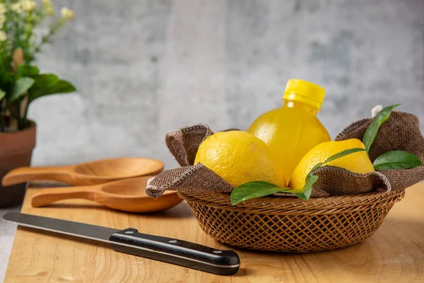 Fresh Lemon Products Fresh Lemon Wooden Cutting Board — Stok fotoğraf