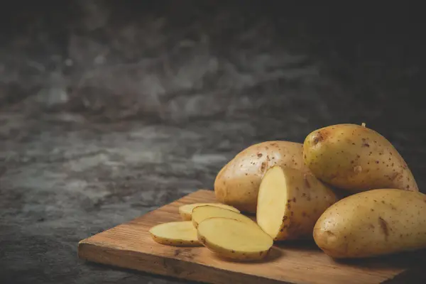 Sliced Potatoes Placed Chopping Block — Φωτογραφία Αρχείου